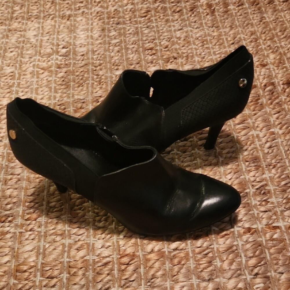 Calvin Klein Black Knit Heels with Sleek Leather Capped Tip Classic Design 6.5